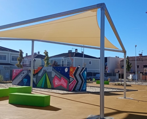 Sombra textil en Daganzo como área de descanso en un parque infantil